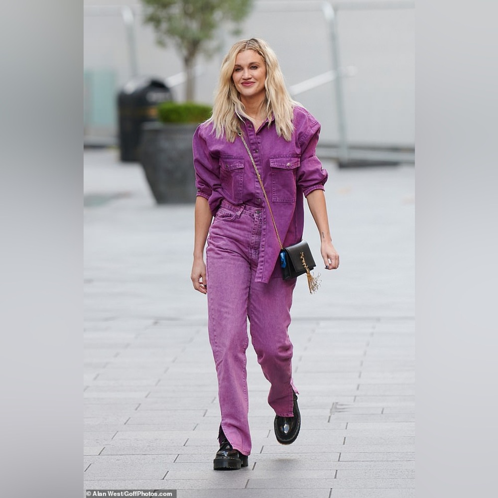 Saint Laurent Kate Tassel Logo Chain Bag In Black Leather With Gold Hardware - Picture 3 of 16